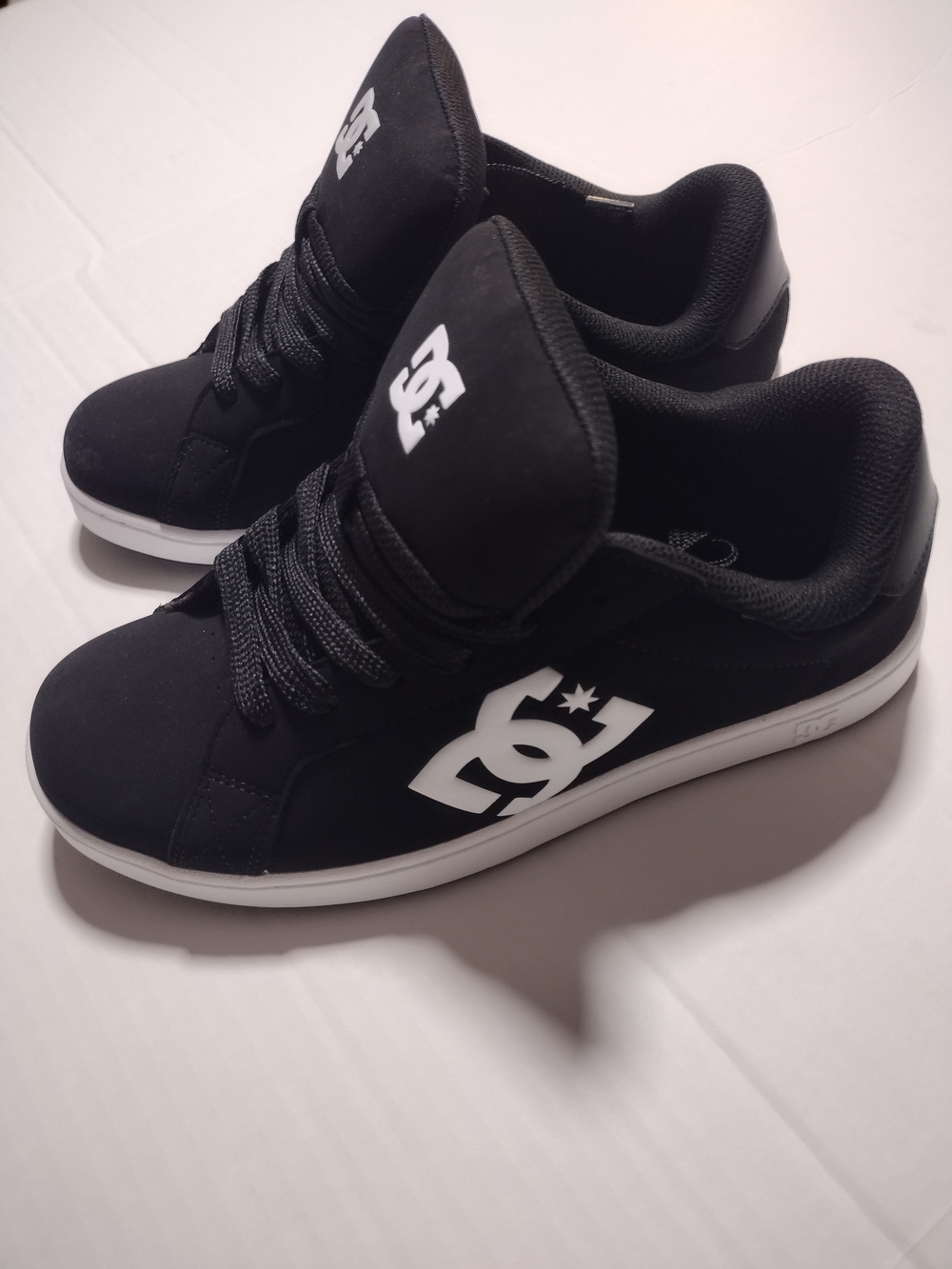 Men's 9.5 DC Skater Shoes Black Gaveler